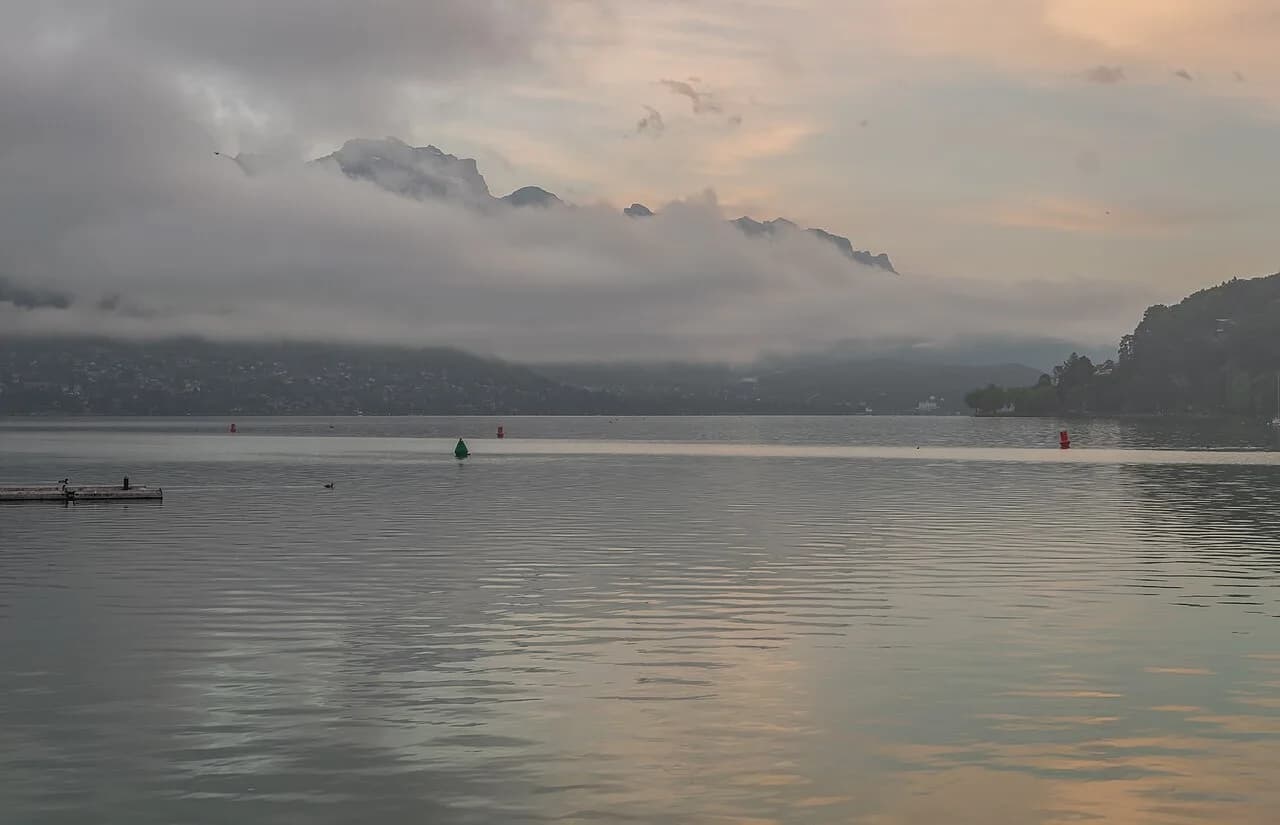 Plongée en lac : altitude, froid, épaves et réglementation
